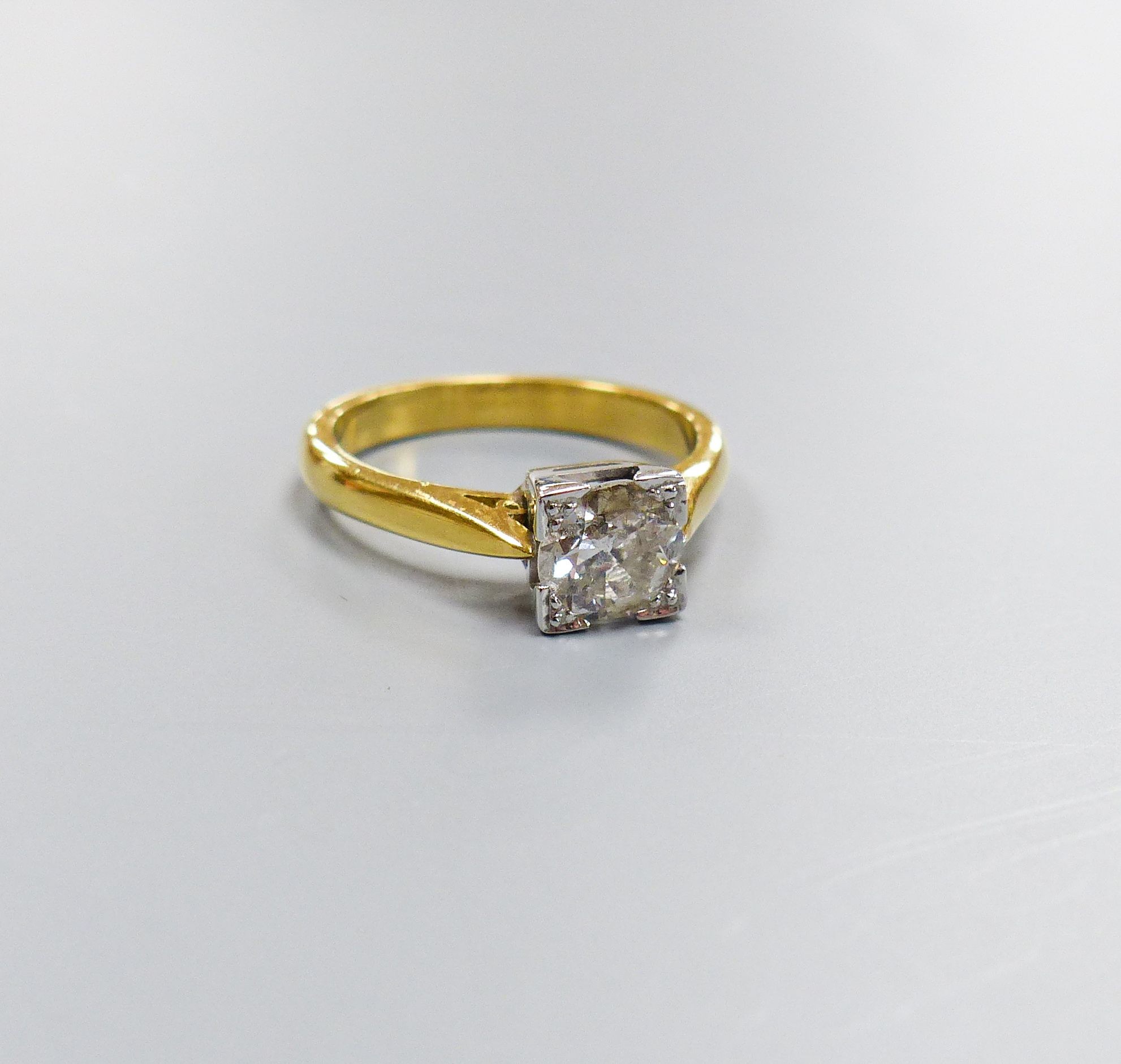 A modern 18ct gild and solitaire diamond ring, size M, gross weight 4.3 grams